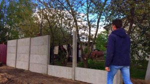 МОНТАЖ ЕВРОЗАБОРА В ОДИНОЧКУ. ПРОСТОЙ СПОСОБ УСТАНОВКИ.