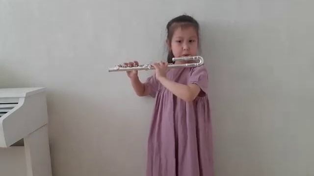Данель Аманжолова, 6 лет, 0 класс. В. Симонова "Зайчик под дождем", "Полечка". смотреть онлайн
