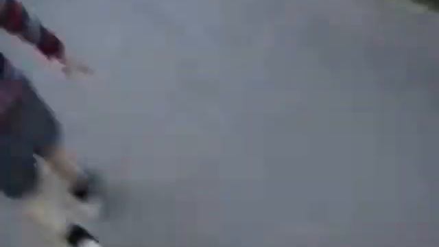 Злой братик обзывает сестру, а она его бьёт смотреть онлайн