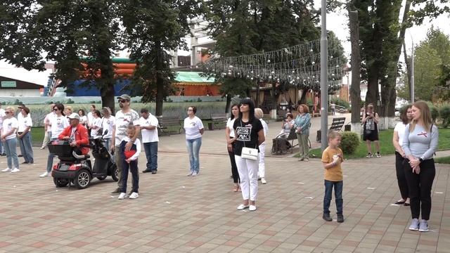 Флешмоб в станице Северской, посвященный дню государственного флага смотреть онлайн