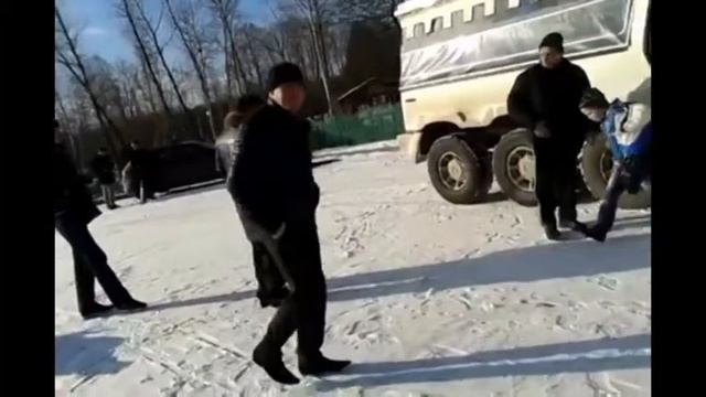 Вот так обшарпанные сетевики ездят в Старом Осколе ))) смотреть онлайн