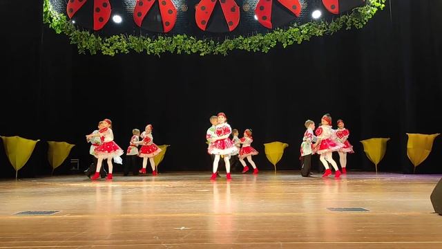 832 Образцовый хореографический коллектив Задоринки Московская кадриль смотреть онлайн