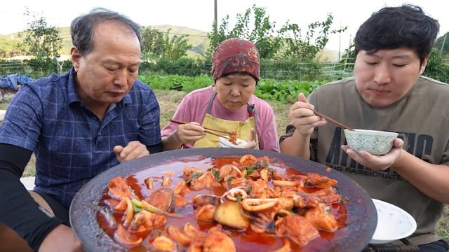 술도둑에 밥도둑! 오징어와 새우, 전복 넣은 해물 닭볶음탕! (Braised Spicy Chicken with Seafood) 요리&먹방!! - Mukbang eating sho смотреть онлайн