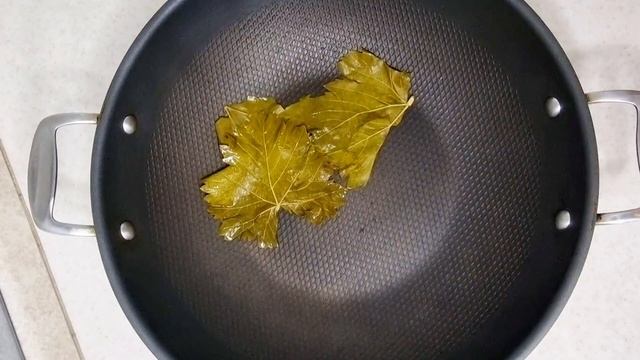 ПОПУЛЯРНАЯ ДОЛМА ИЗ ВИНОГРАДНЫХ ЛИСТЬЕВ. POPULAR GRAPE LEAF DOLMA. смотреть онлайн