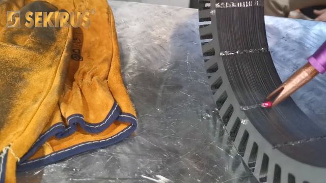 Ручная лазерная сварка видео на выставке Weldex 2019. Демонстрация аппарата SEKIRUS  1000 и 1500 Вт