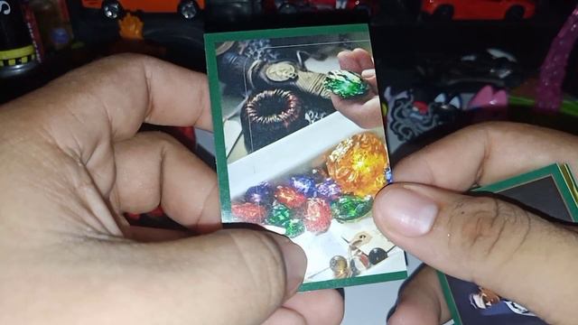 un nuevo sobre de stickers de Loki abriendo sobre de stickers y carta смотреть онлайн