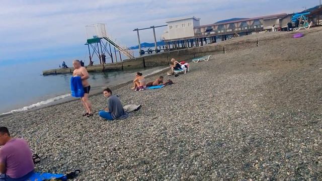 26 октября 2022 Адлер Сочи - пляж Фрегат, море сегодня Сказочно красивое. смотреть онлайн
