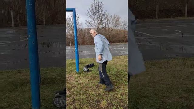 Танцы дедушки Гены в 75 лет! смотреть онлайн