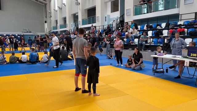 Грэпплинг бой за выход в финал победа за 6 секунд смотреть онлайн