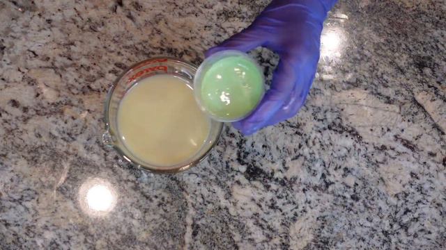 The making of Kiwi-Watermelon Cold process soap. смотреть онлайн