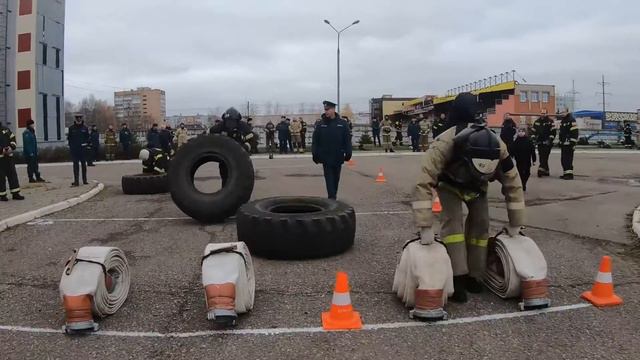 Пожарный кроссфит - испытание для настоящих мужчин смотреть онлайн