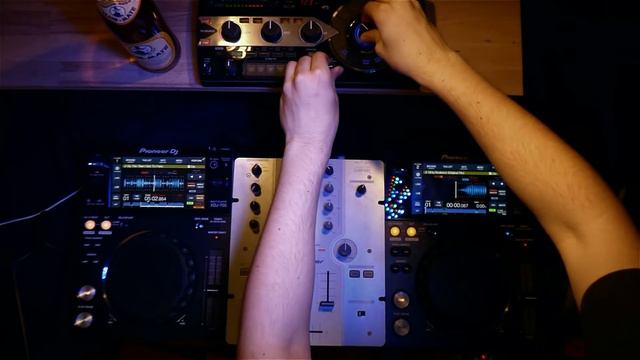 "Happy New Year's Mix" (Deep House) with Oliver Lopez (XDJ-700, DJM-250, RMX-1000) смотреть онлайн
