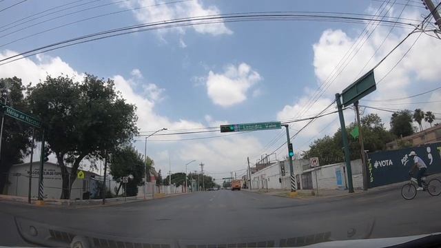 Nuevo Laredo Mexico road, And Border of Laredo Texas USA смотреть онлайн