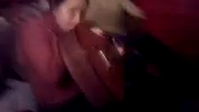 Алёна играет на гитаре.. смотреть онлайн
