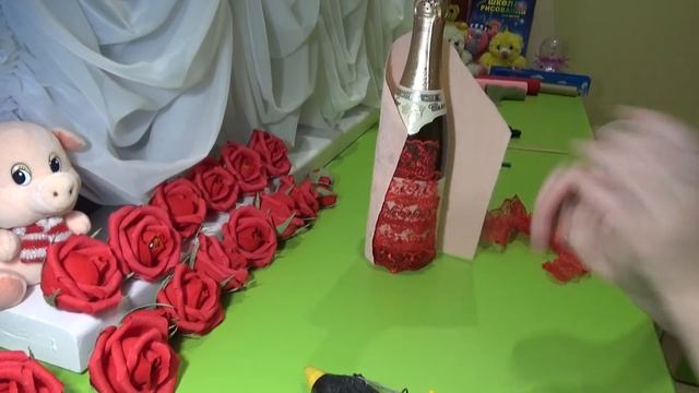 КАК ОФОРМИТЬ бутылку ШАМПАНСКОГО/простой способ оформления шампанского смотреть онлайн