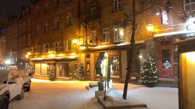 Полуночный снегопад в Старом Квебеке (Канада), декабрь 2021 г.