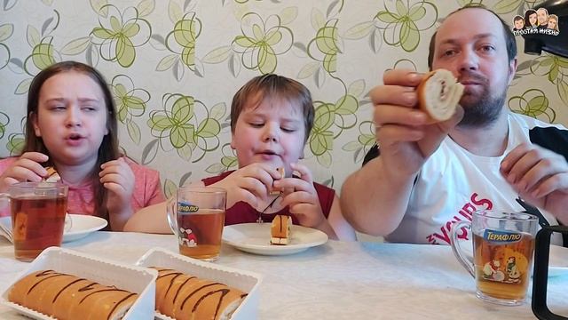 МУКБАНГ ДЕСЕРТ/Рулетики с клубникой,абрикосом,сгущённым молоком и какао/Простая жизнь/Семейный кана смотреть онлайн