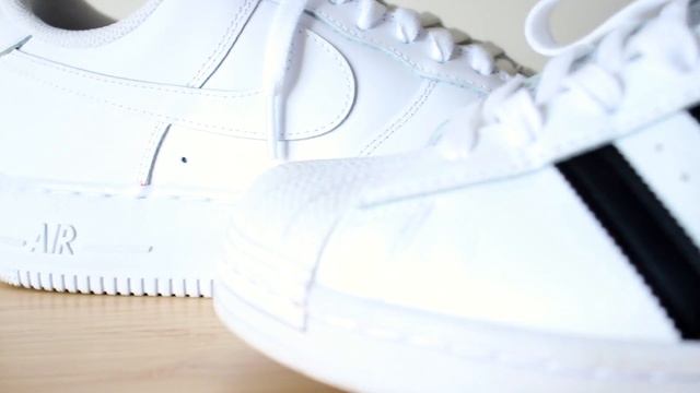 The Ultimate Sneaker Showdown: Nike Air Force 1 vs Adidas Superstar смотреть онлайн