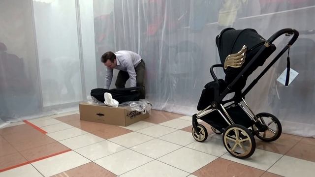 Cybex Priam III, Wings by Jeremy Scott - распаковка и сборка комплекта 3-в-1 смотреть онлайн