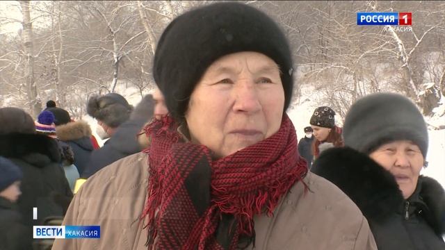 Святую воду жители столицы Хакасии набрали не только из реки Абакан, но и в храмах города смотреть онлайн