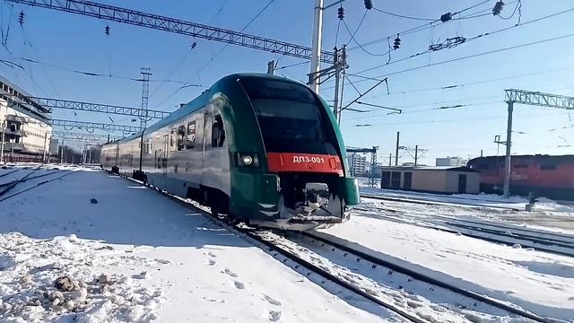Пассажирский дизель-поезд ДП3-001 Pesa 730ML прибывает на "ст. Минск пассажирский" смотреть онлайн