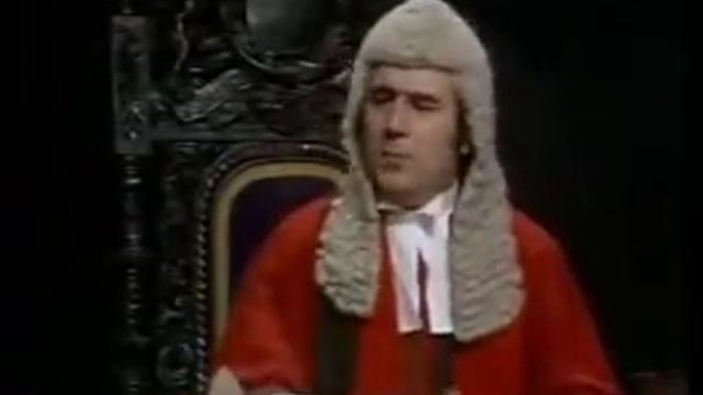 Monty Python - Court Scene смотреть онлайн