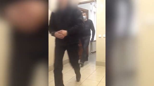 Подозреваемым в нанесении побоев фельдшеру «Скорой медицинской помощи», избрана мера пресечения смотреть онлайн