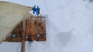 Приспособление для чистки крыши от снега.