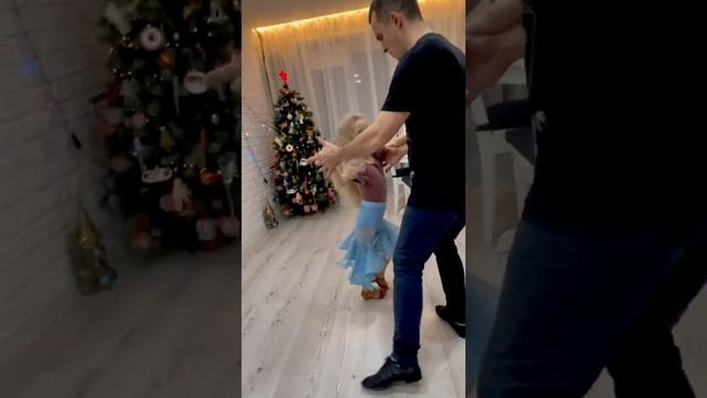 Esenya_Miss tango. Танцуем танго с Папой смотреть онлайн