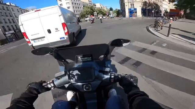 MON NOUVEAU SCOOTER DE PARISIEN ( BMW C ÉVOLUTION ) смотреть онлайн