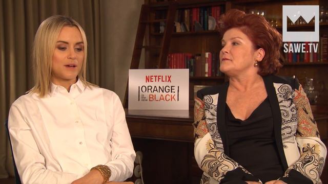 Taylor Schilling & Kate Mulgrew im serieslyAWESOME Interview смотреть онлайн