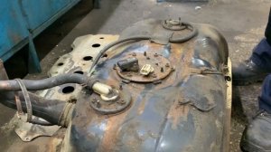 Замена топливного насоса Митсубиси Паджеро Спорт с демонтажём бака.