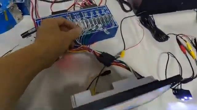 instalare camera marsarier, navigatii fara canbus (alimentare frontala fir 3) spate 12 v +marsarier смотреть онлайн