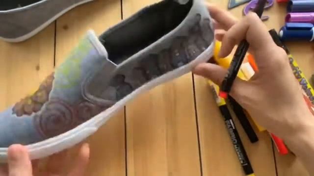 Раскрашиваем тапки текстильными маркерами смотреть онлайн