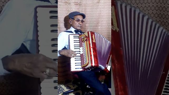 Piano Accordion (13) Song: Holi aayi re kanhaiya Film: Mother India (1957) смотреть онлайн