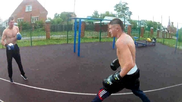 Что лучше для бокса ,быть худым и техничным ,сильным и накаченным или выносливым ? смотреть онлайн