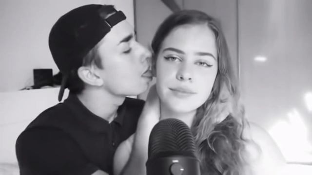 Sara ASMR Ear Licking No Talking смотреть онлайн