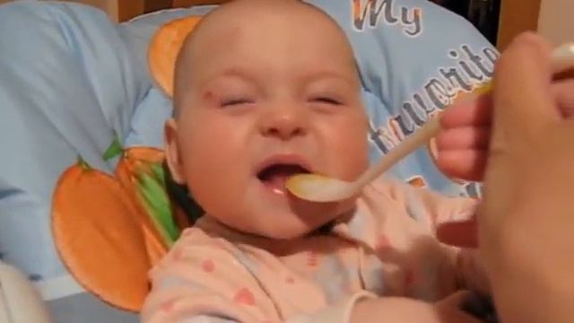 Кушаем очень вкусную штуку:) смотреть онлайн