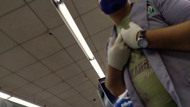 Как так 😷 Чипированная бабулька кассир в супермаркете - отстаивание защиты прав за масочный режим