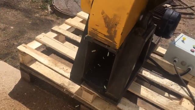 Производство арболитовой щепы для строительства дома на рубительной машине Лидер 5 смотреть онлайн