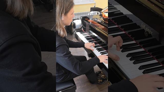 Гречка Даниил исполняет 1 часть концерта Бетховена (первое видео) смотреть онлайн