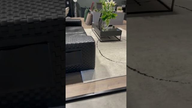 Экстравагантная мебельная мода на выставке в Милане 2022 смотреть онлайн