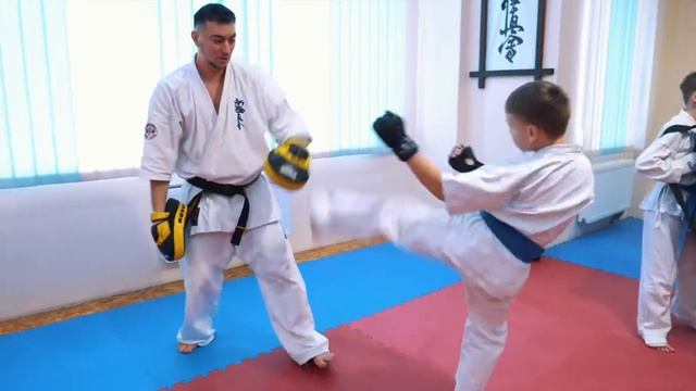 Спортивна молодь - наше здорове майбутнє!!! смотреть онлайн