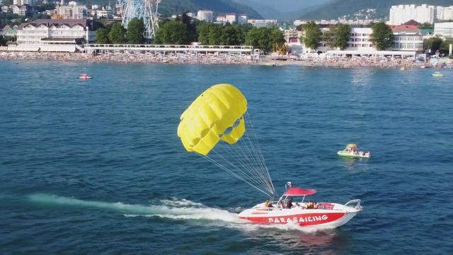 Парашют "Желтый смайлик" .Июнь 2021. Рядом с отелем "Тополь"?ЛАЗАРЕВСКОЕ СЕГОДНЯ?СОЧИ. смотреть онлайн