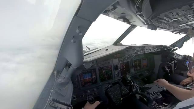 Катманду - странное местечко. Первая серия | Рассказ о посадке в одном из сложных аэропортов мира смотреть онлайн