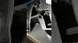 Заслонка смешивания воздуха. Опель Зафира Б. Вырезка отверстий в корпусе.