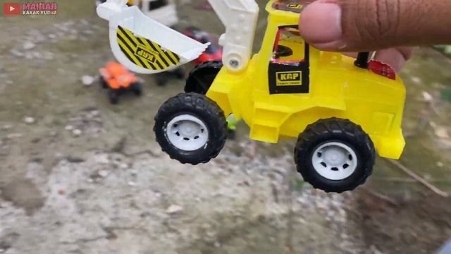 Finding Treasures Vehicles Toys | Police Car, Garbage Truck, Tayo, Excavator, Mixer Truck, MotoGP смотреть онлайн