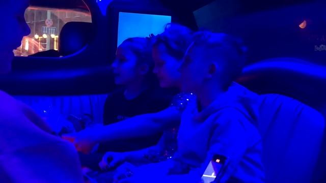 Скрытая камера как поют девочки?