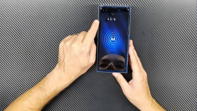 Motorola G100: Unboxing en español смотреть онлайн