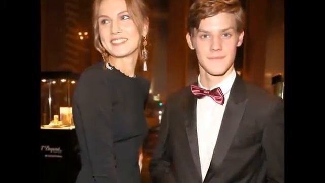 Сын Олега Табакова вышел в свет с новой возлюбленной (фото) смотреть онлайн